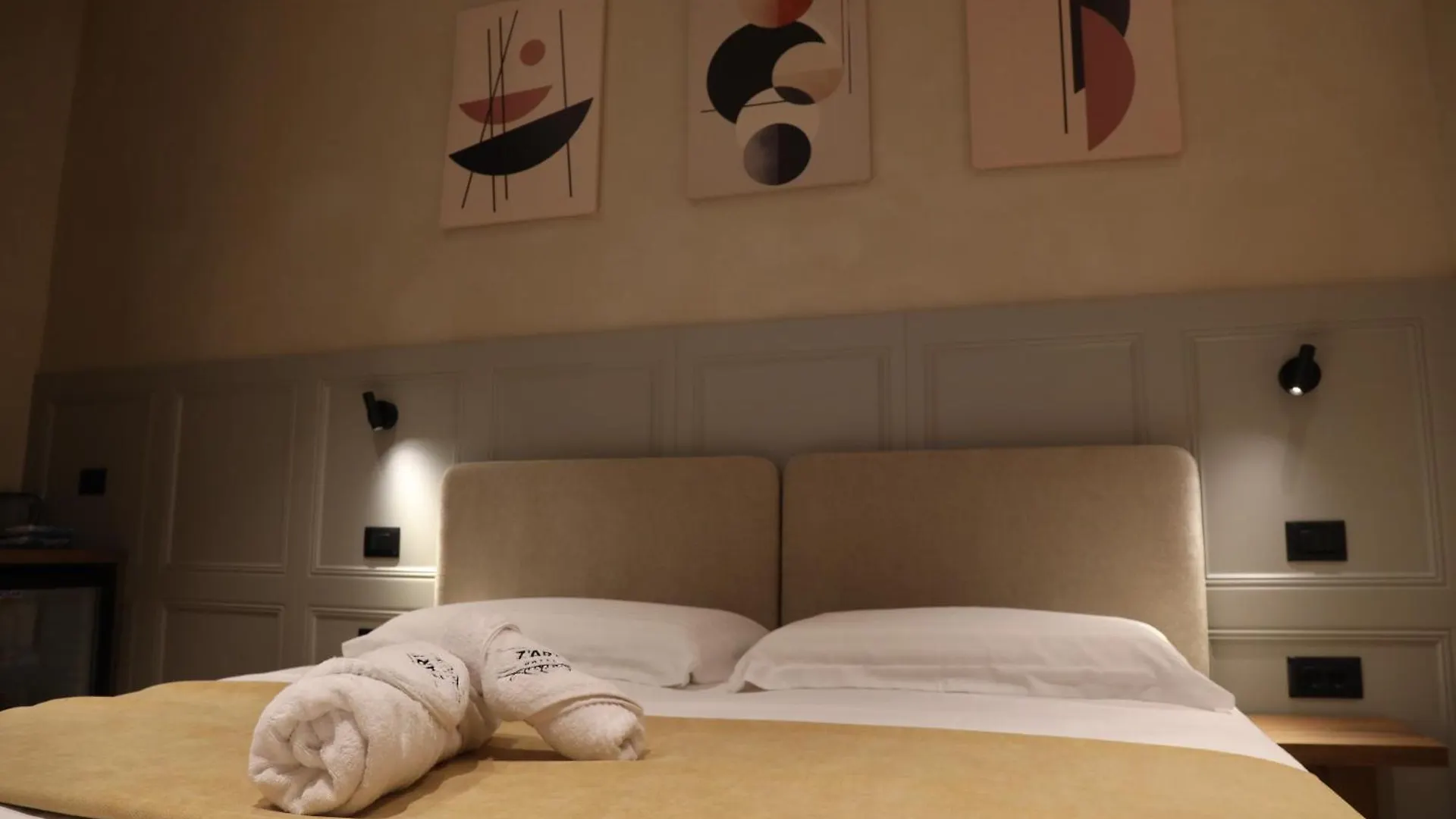 Z Art Hotel Krujë